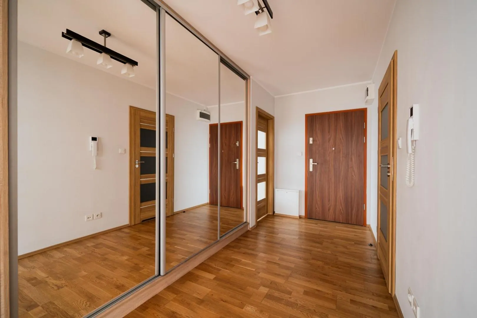 Apart City Center - 3 Rooms - Parking Place Wroclaw 0*,  Poland