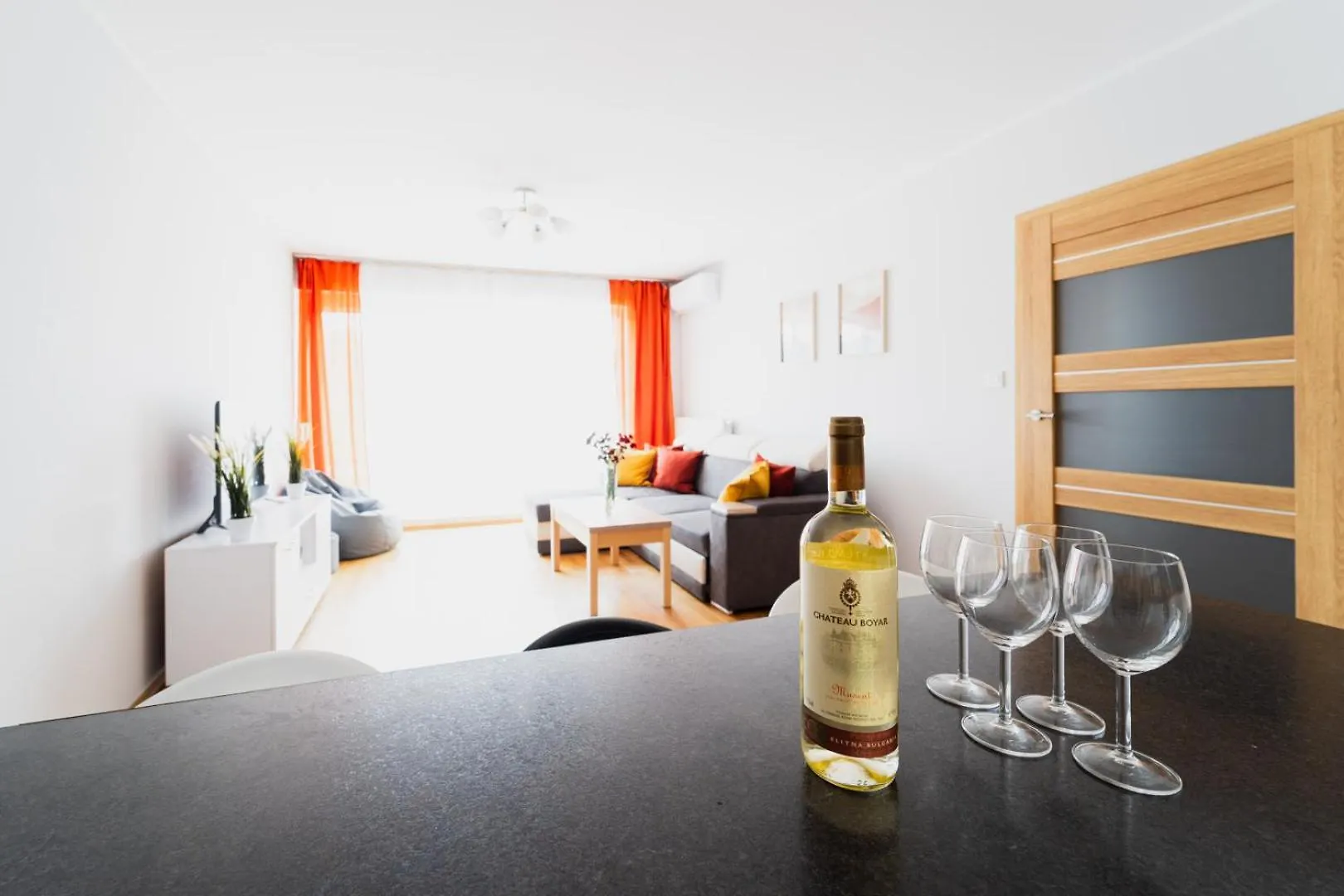 Apart City Center - 3 Rooms - Parking Place Wroclaw Apartment